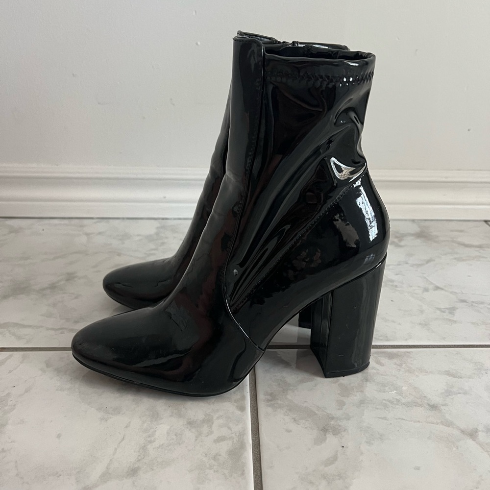 Aldo black patent ankle boot bootie block heel